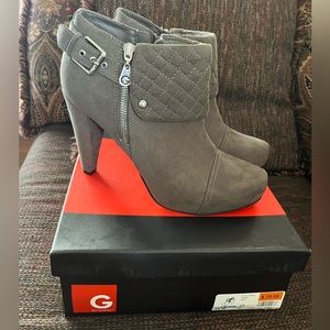 EUC G BY GUESS WOMEN’S TRIXIE BOOTIES - Size 10